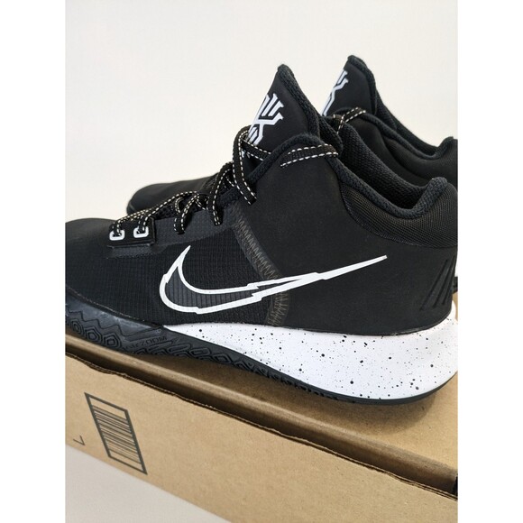 Nike Men\'s Kyrie Flytrap IV Basketball Shoe, Black/White, 10.5 - VERY GOOD!